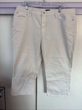 Woman’s plus size Lees capris- white Jeans. Size 20